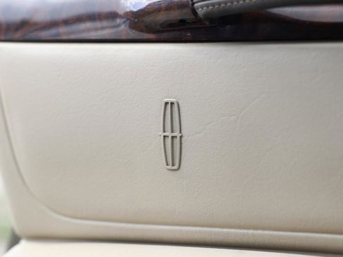 Used 2001 Lincoln Town Car Signature RWD image 31