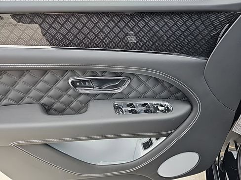 New 2025 Bentley Bentayga image 18