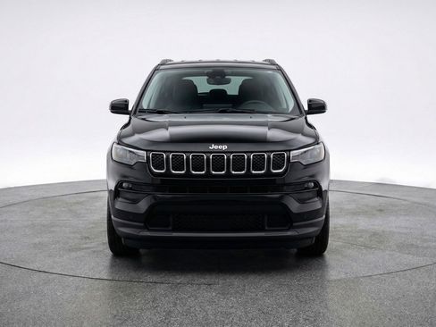 Used 2025 Jeep Compass Latitude AWD/4WD image 2