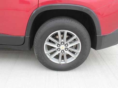Used 2023 Chevrolet Traverse LT image 37