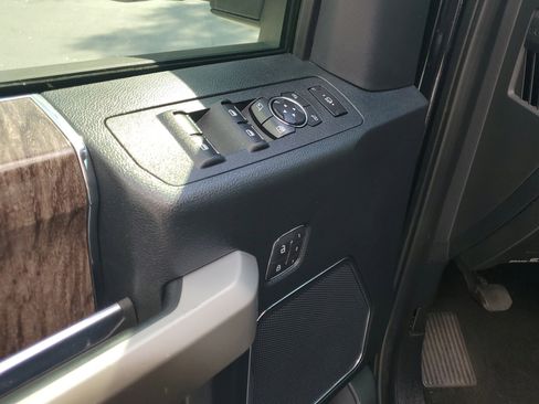 Used 2019 Ford F250 Lariat w/ Lariat Ultimate Package image 18