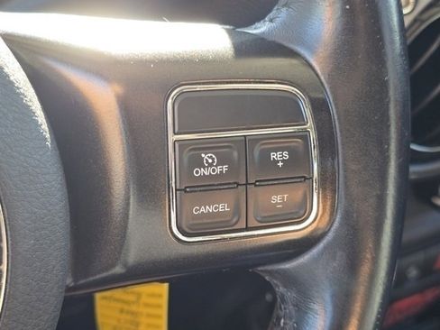 Used 2017 Jeep Wrangler Unlimited Rubicon image 16