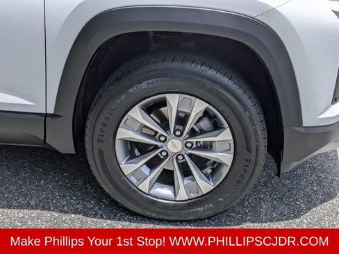 Used 2026 Chevrolet Equinox LT FWD image 10