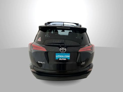 Used 2017 Toyota RAV4 LE AWD/4WD image 7