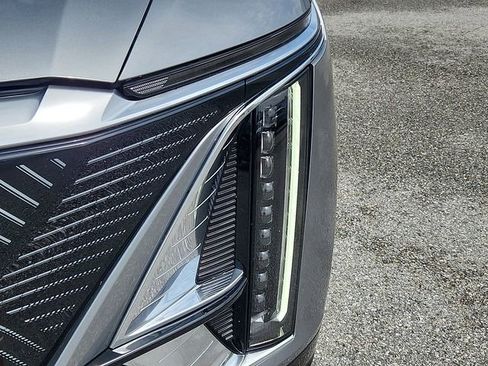 Used 2024 Cadillac Lyriq Luxury AWD/4WD image 9