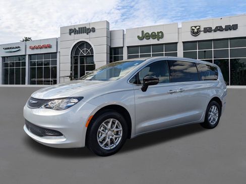 New 2026 Chrysler Voyager LX image 7