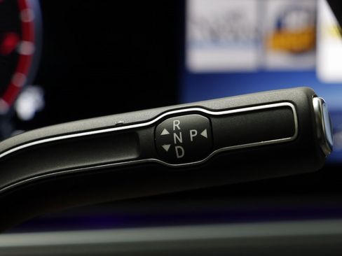 Used 2025 Mercedes-Benz GLS 450 4MATIC image 13