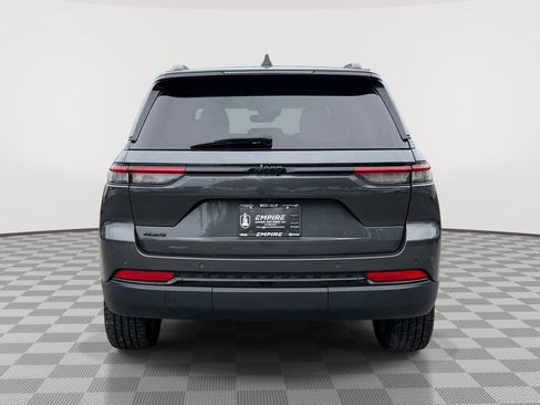 Used 2023 Jeep Grand Cherokee Altitude AWD/4WD image 8