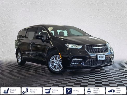 Used 2025 Chrysler Pacifica Select FWD image 1