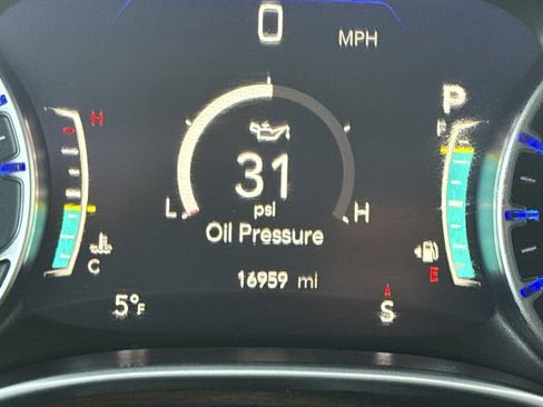 Used 2024 Chrysler Pacifica Limited image 16