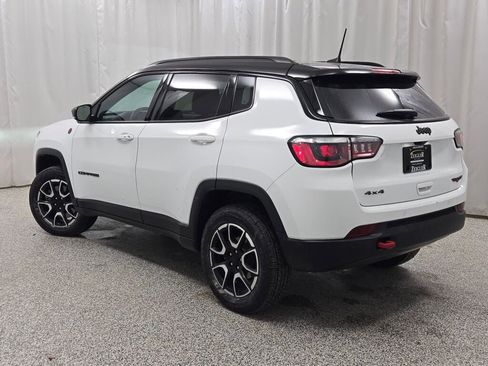 Used 2024 Jeep Compass Trailhawk image 15