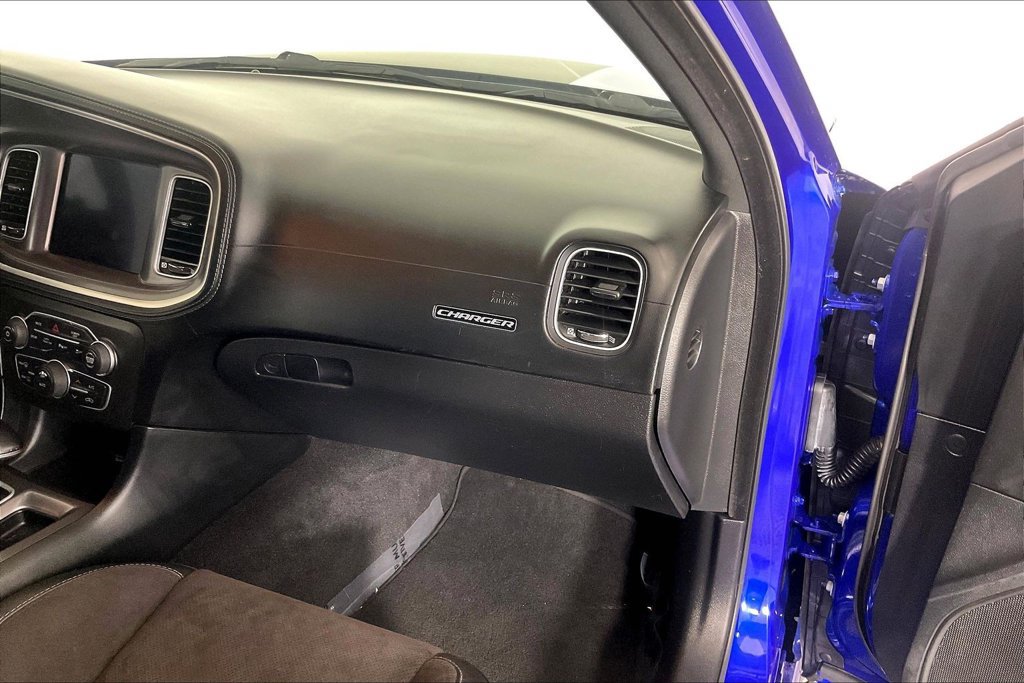 Used 2022 Dodge Charger R/T w/ Plus Group RWD image 18