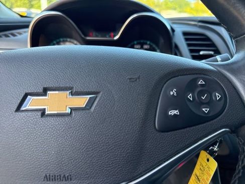 Used 2015 Chevrolet Impala LT w/ Convenience Package image 38