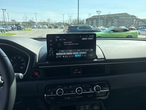 Used 2024 Honda Pilot Touring image 14