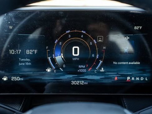 Used 2025 Chevrolet Equinox LT w/ Safety and Technology Package FWD image 16