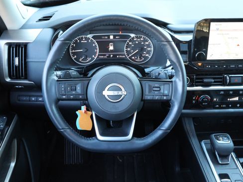 Used 2022 Nissan Pathfinder Platinum image 17