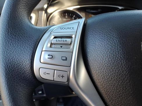 Used 2015 Nissan Rogue S image 16