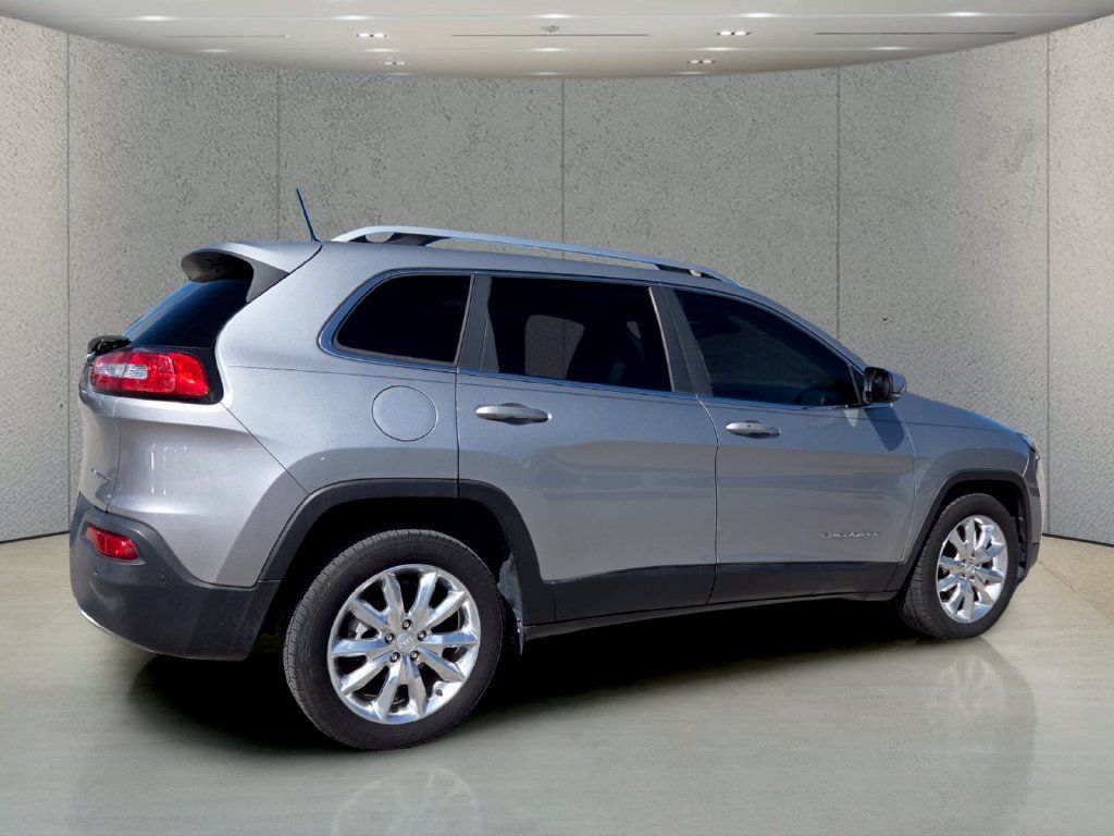 Used 2017 Jeep Cherokee Limited w/ Technology Group FWD image 5