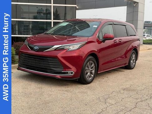 Used 2023 Toyota Sienna XLE AWD/4WD image 7