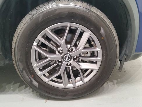 Used 2023 Nissan Rogue S image 42