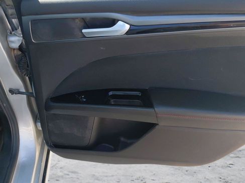 Used 2016 Ford Fusion SE w/ Equipment Group 201A FWD image 17