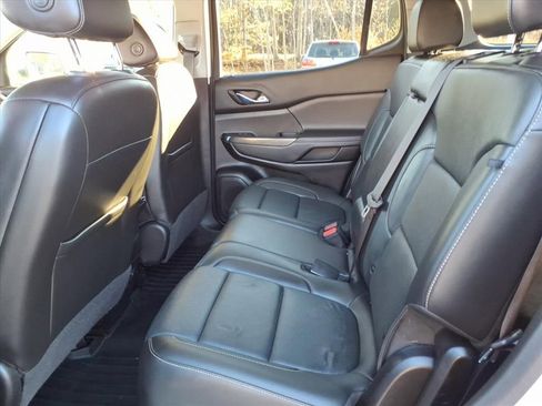 Certified 2023 GMC Acadia SLT image 15