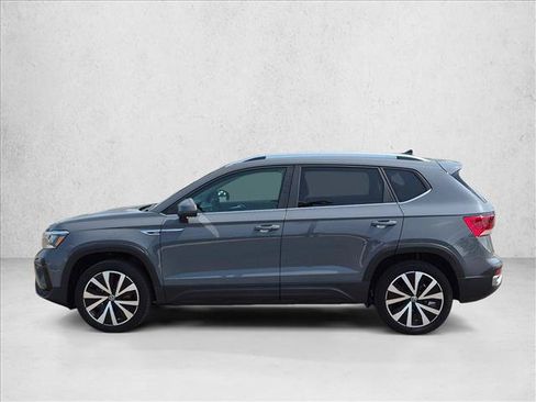 Used 2023 Volkswagen Taos SE FWD image 9