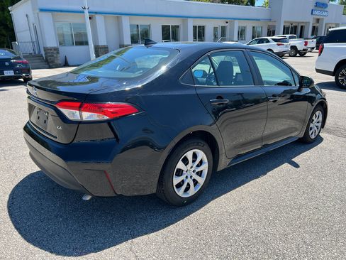 Used 2023 Toyota Corolla LE FWD image 5