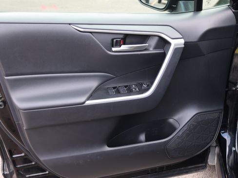 Certified 2025 Toyota RAV4 XLE FWD image 20