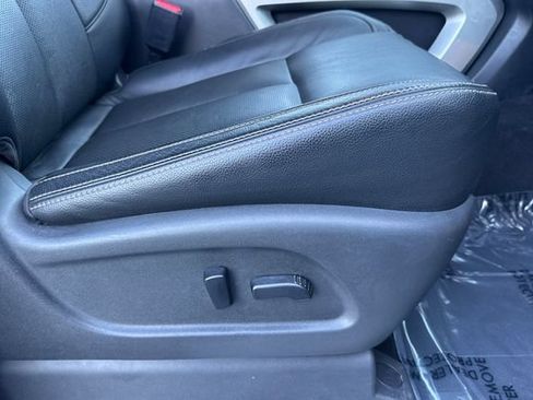 Used 2018 Nissan Titan SL w/ Chrome Package AWD/4WD image 23