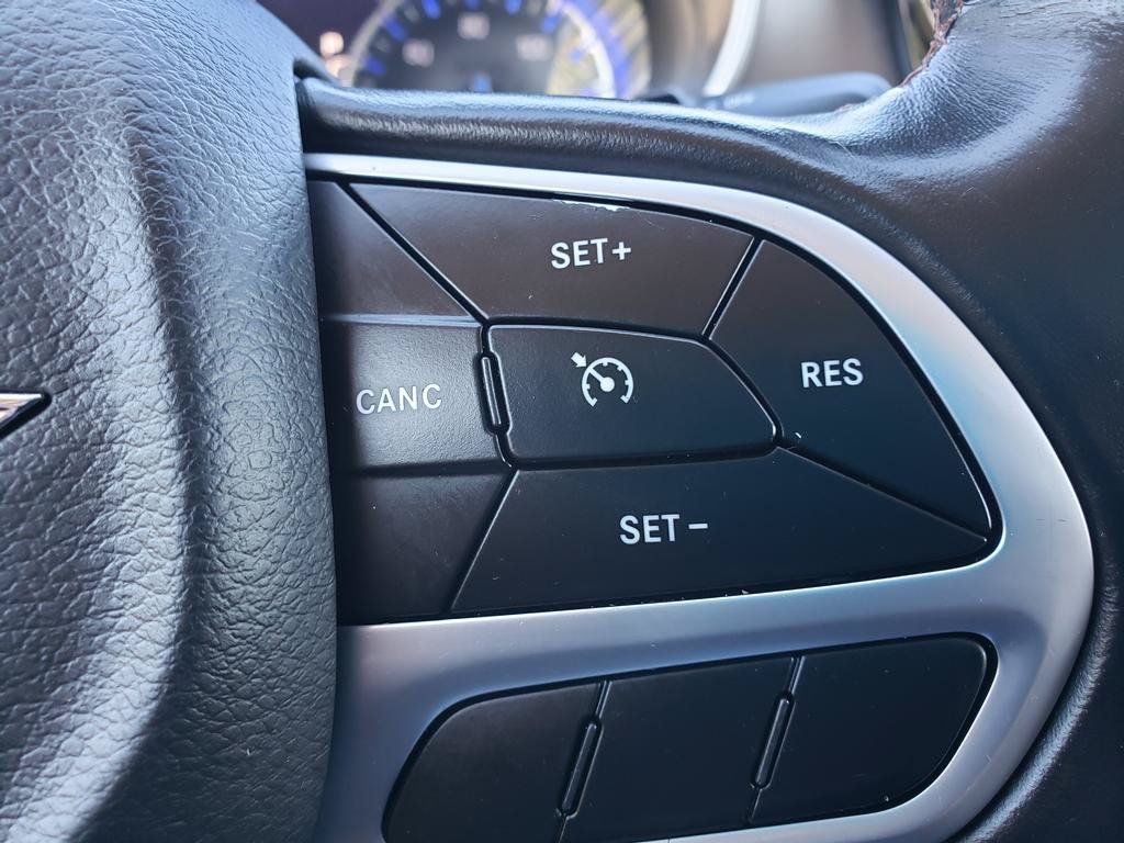 Used 2020 Chrysler Pacifica Touring-L Plus FWD image 22