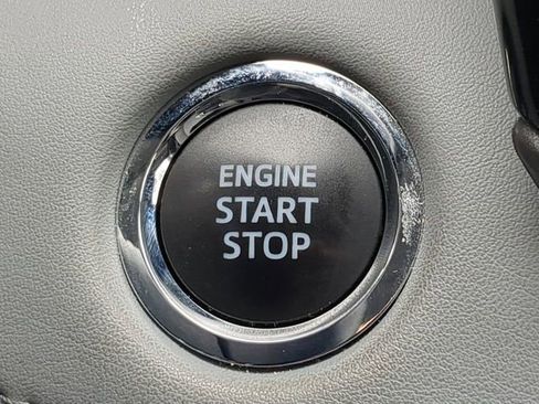 Used 2022 Toyota Highlander L image 34