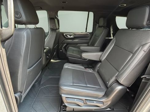 Used 2023 Chevrolet Suburban Z71 w/ Luxury Package AWD/4WD image 19