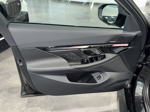 New 2026 BMW i5 eDrive40 w/ M Sport Package RWD image 13