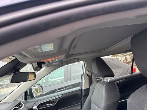 Used 2019 Toyota RAV4 XLE image 10