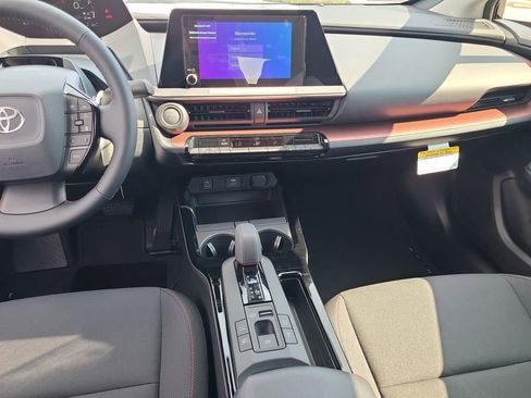 New 2025 Toyota Prius SE image 19