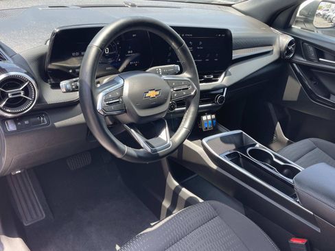 Used 2025 Chevrolet Equinox LT FWD image 9