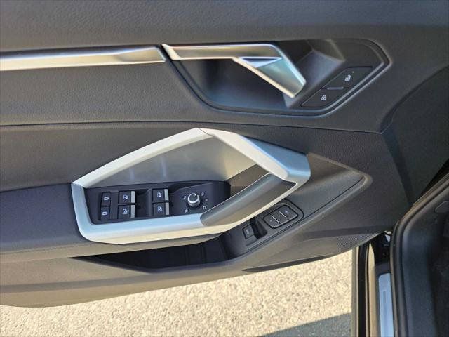 Used 2025 Audi Q3 2.0T Premium w/ Convenience Package AWD/4WD image 23