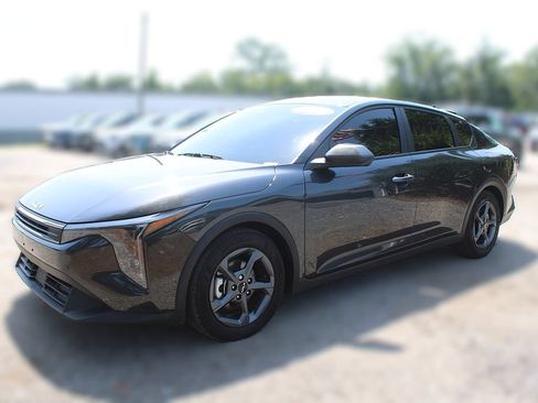 Used 2025 Kia K4 FWD image 14