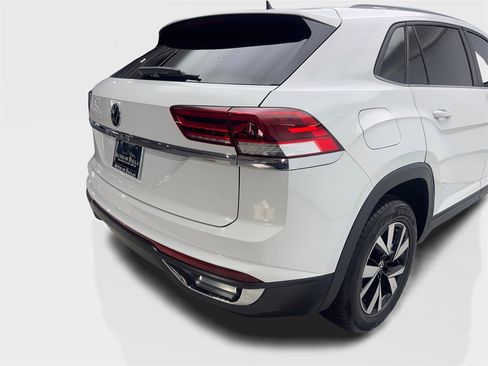 Used 2021 Volkswagen Atlas Cross Sport SE image 16