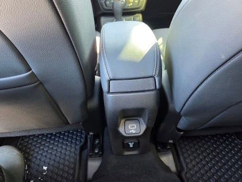 Used 2022 Jeep Renegade Limited w/ Sun, Sound & Wheels Group image 23