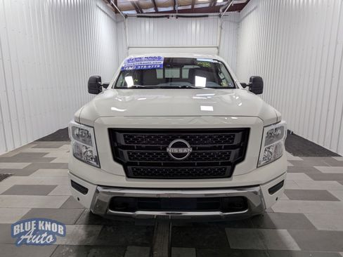 Used 2024 Nissan Titan SV w/ SV Convenience Package image 7
