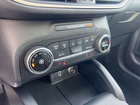 Certified 2020 Ford Escape SE image 14