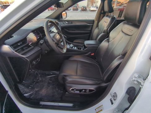 Used 2023 Jeep Grand Cherokee L Overland w/ Luxury Tech Group IV image 8