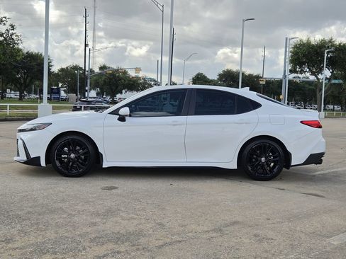 Used 2025 Toyota Camry SE w/ Convenience Package FWD image 6