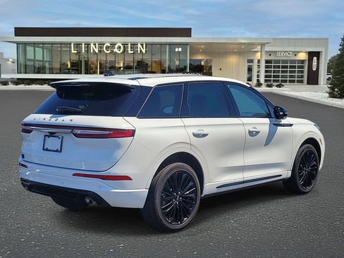 Used 2025 Lincoln Corsair Reserve w/ Jet Appearance Package image 4