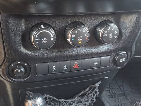 Used 2014 Jeep Wrangler Unlimited Sahara w/ Max Tow Package AWD/4WD image 21