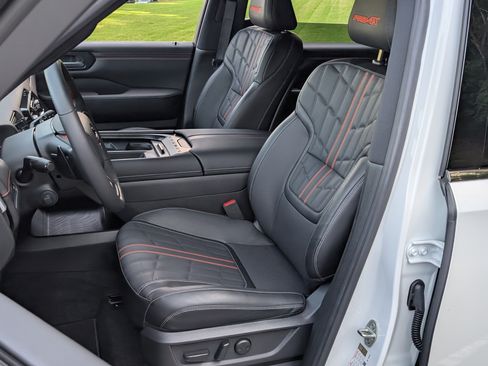 Used 2026 Nissan Armada PRO-4X w/ Captain's Chari Seat Package AWD/4WD image 16