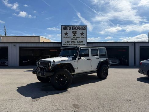 Used 2010 Jeep Wrangler Unlimited Rubicon w/ Trailer Tow Group AWD/4WD image 1