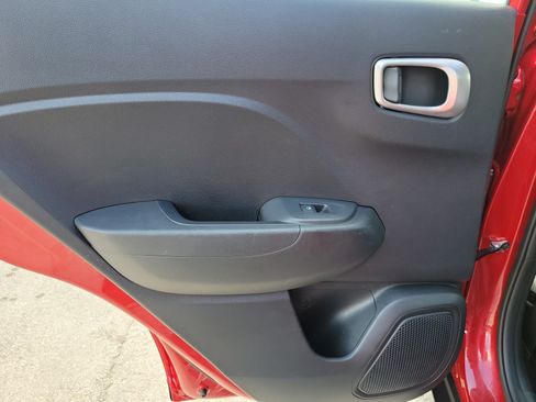 Used 2025 Hyundai Venue SEL FWD image 29
